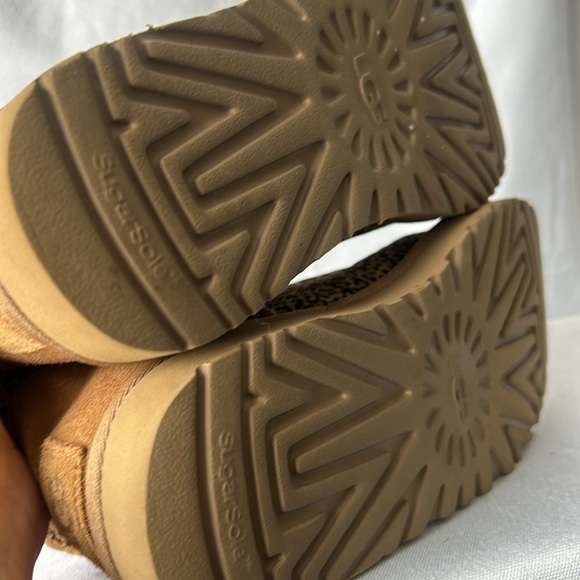 EUC UGG Ultra Mini Speckles Bootie Leather suede heel counter up-cycled wool 11 - Picture 7 of 9